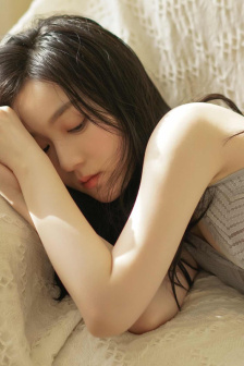 卡在墙上的少女3